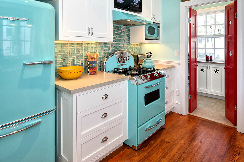 2-retro-style-furniture-Kitchen-Eclectic-with-beach-house-blue-appliances